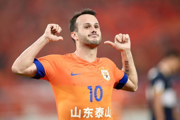 开云在线-记者赞卡扎伊什维利：背后有压迫停球后还能找回平衡，牛！