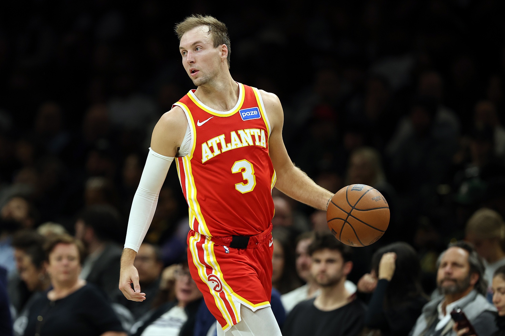 开云APP下载-3分球命中率49.7%！湖人引入神射肯纳德 到期合同兼顾眼下和未来