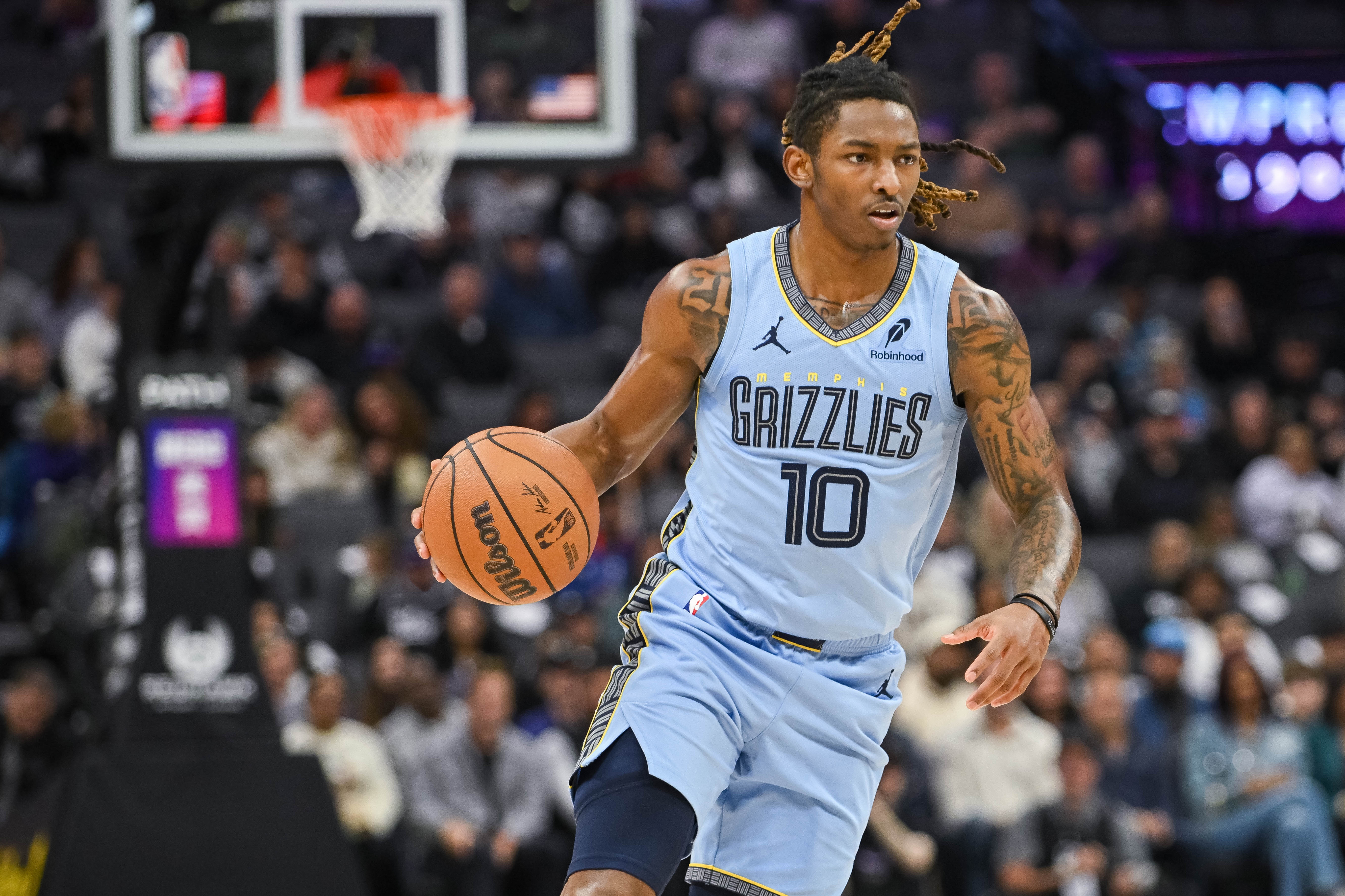 开云娱乐-【菜鸟】斯莫尔19分7板3助2断 克赖尔11分5板 辛森12分4三分杀勇