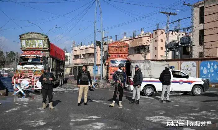 开云体育-谁碰中巴项目灭谁？瓜达尔港遇袭，48小时击毙177人，中方4字回应